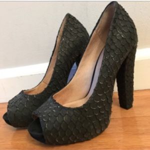 House of Harlow 1960 Gray Platform Shoes Size 6.5